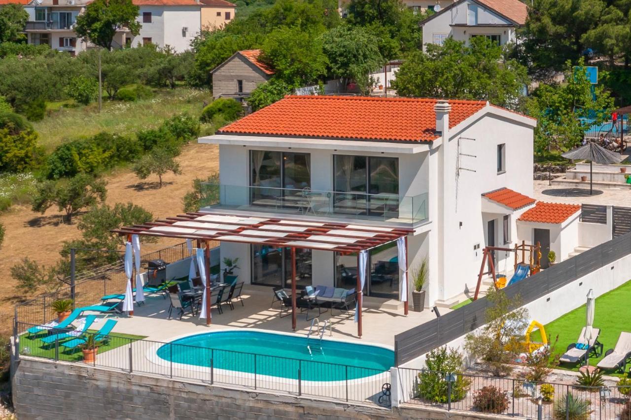 Villa Lucatoni - Heated Pool 希贝尼克 外观 照片
